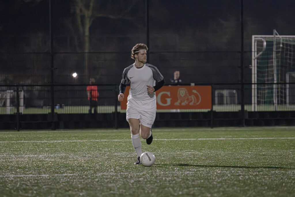 Jongen bij de bal